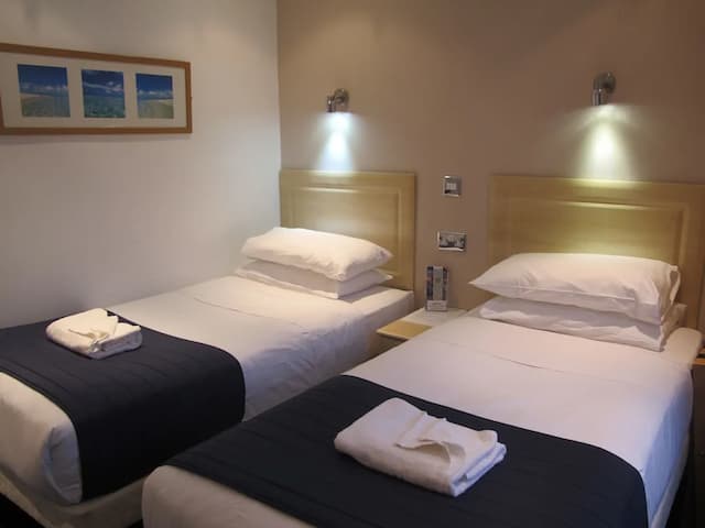 알함브라 호텔-스탠다드 트윈룸, 앙스위트-7