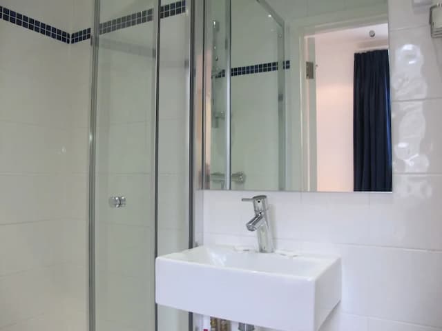 알함브라 호텔-스탠다드 트윈룸, 앙스위트-8