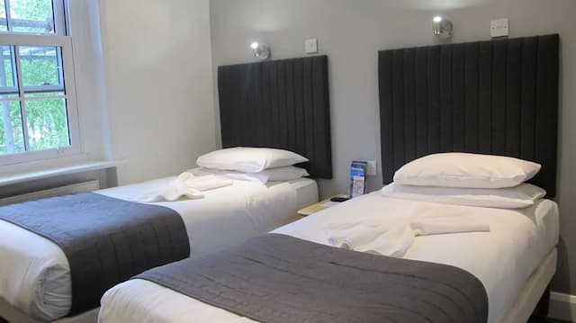 알함브라 호텔-스탠다드 트윈룸, 앙스위트-1