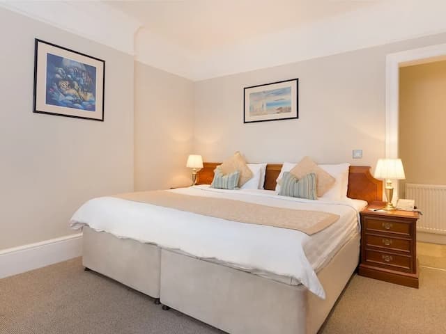 Staunton Hotel-Superior Double Room, Ensuite-4