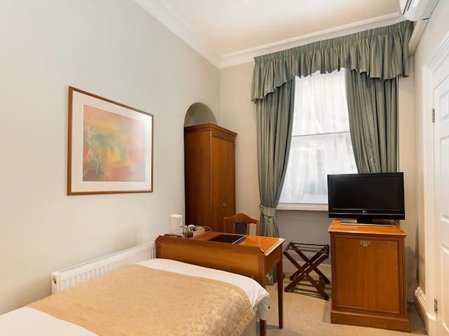Staunton Hotel-Comfort Single Room, Ensuite-1