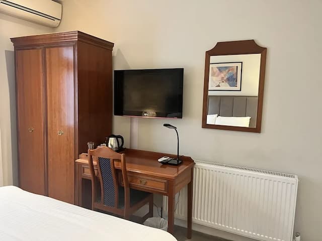 Staunton Hotel-Standard Single Room, Ensuite (Lower Ground Floor)-4