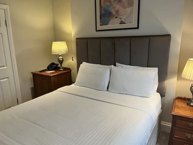 Staunton Hotel-Standard Single Room, Ensuite (Lower Ground Floor)-1