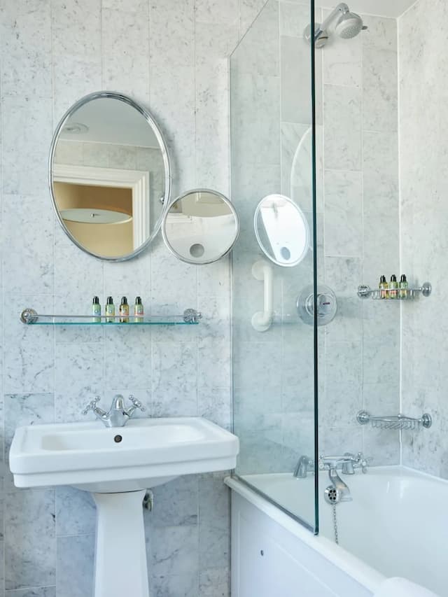 Durrants Hotel-Twin Room-5