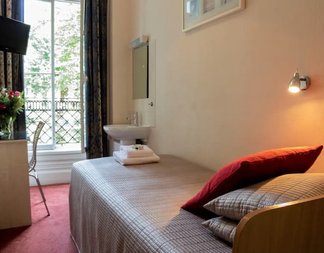 Euro Hotel-Single Room (1 Single Bed with Separate Private Bathroom)-3