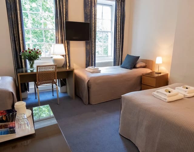 Euro Hotel-Superior Quadruple Room, Ensuite-4