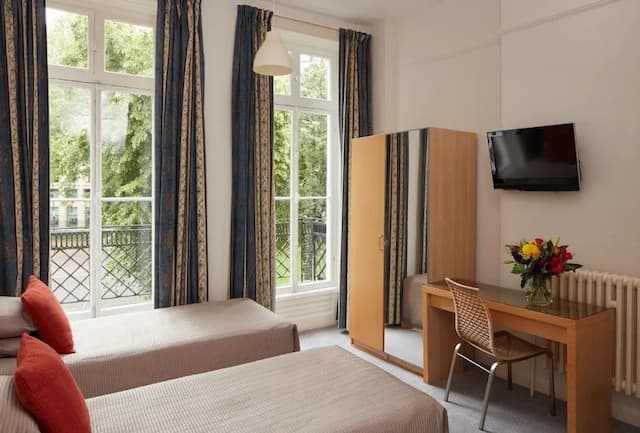 Euro Hotel-Twin Room, Ensuite-4