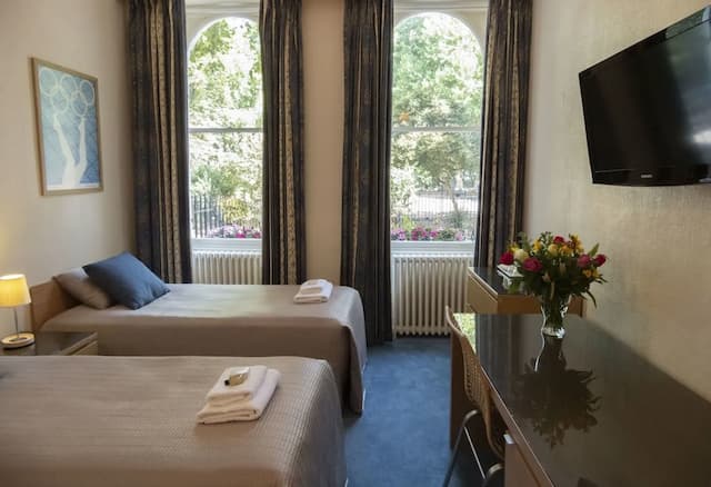 Euro Hotel-Twin Room, Ensuite-1