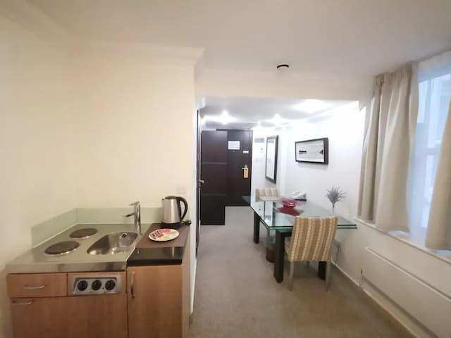 The Royale Chulan Hyde Park-Standard Twin Room (Basement or Ground Floor)-13