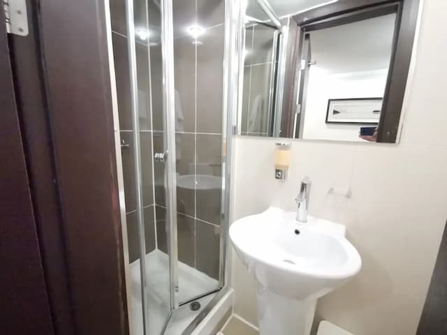 The Royale Chulan Hyde Park-Standard Twin Room (Basement or Ground Floor)-17