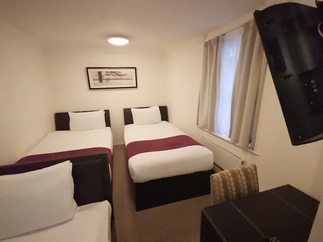 The Royale Chulan Hyde Park-Standard Triple Room-6