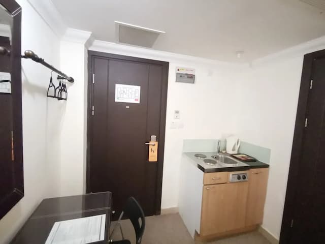 The Royale Chulan Hyde Park-Economy Double Room (Basement or Ground Floor)-21