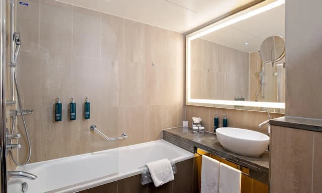 Hilton London Tower Bridge-Hilton guest room-5