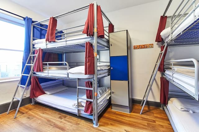 St Christopher's Village, London Bridge - Hostel-Bed in 9 Bed Dorm with Shared Bathroom (Triple Bunks)-3