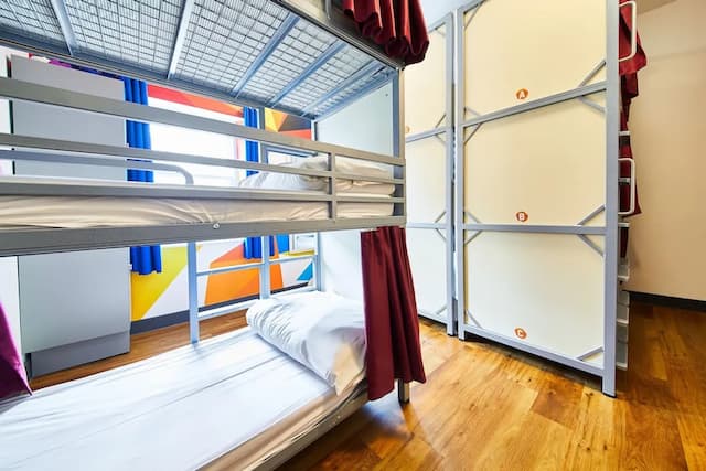 St Christopher's Village, London Bridge - Hostel-Bed in 9 Bed Dorm with Shared Bathroom (Triple Bunks)-2