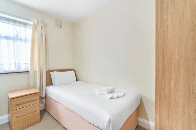 Woodlands Lodge Ilford-Single Room, 1 Twin Bed, Ensuite-5