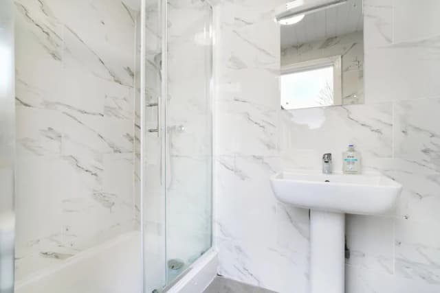 Woodlands Lodge Ilford-Twin Room, Ensuite-7