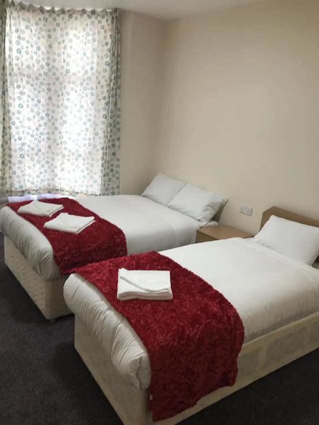 ウッドランズ ロッジ イルフォード-ツインルーム エンスイート-2