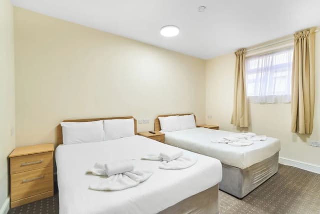 Woodlands Lodge Ilford-Twin Room, Ensuite-6