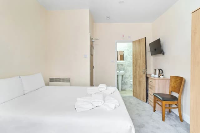 Woodlands Lodge Ilford-Basic Double Room-4
