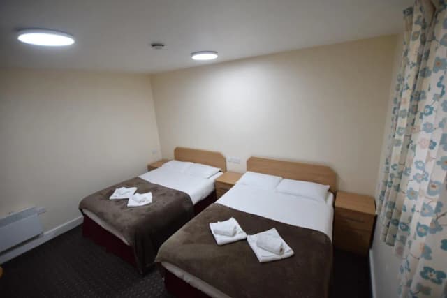 Woodlands Lodge Ilford-Basic Twin Room-3