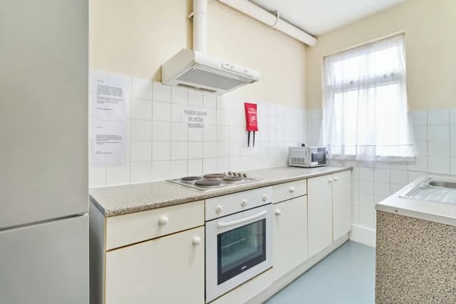 Woodlands Lodge Ilford-Basic Triple Room-4