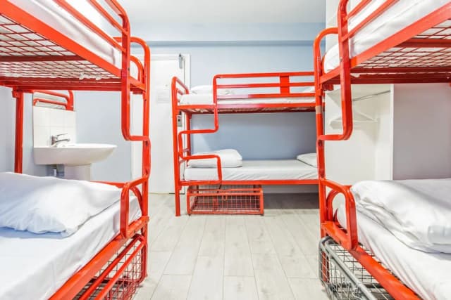 Astor Victoria Hostel - Adults Only-6 Bed Mixed Dorm Lower Floors Shared-1