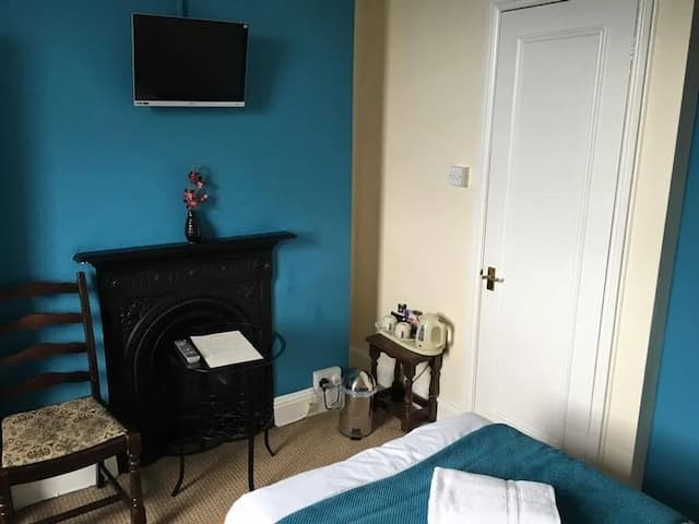 The Kings Arms-Twin Room, Ensuite-2