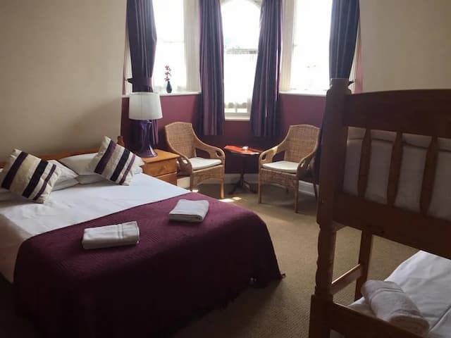 The Kings Arms-Suite, Ensuite-1