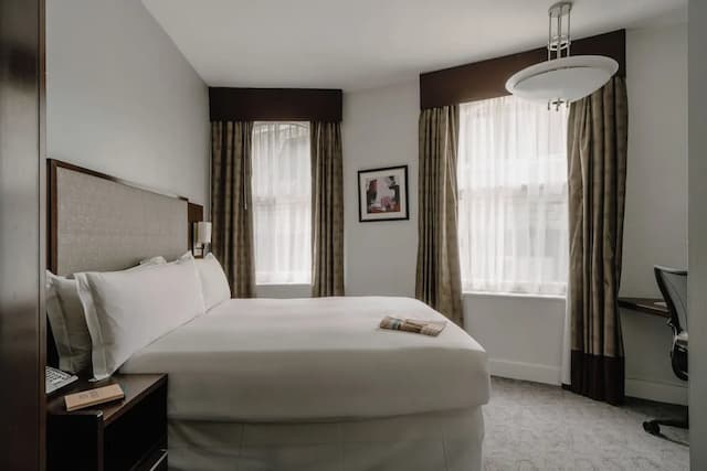 特拉法加廣場豪華飯店-標準客房, 1 張特大雙人床-6