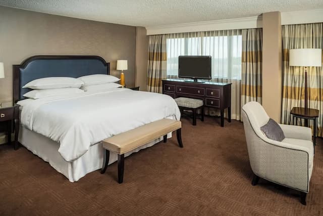 シェラトン・ノースヒューストン・ジョージブッシュインターコンチネンタル-ジュニア スイート キングベッド 1 台ソファーベッド付き-11