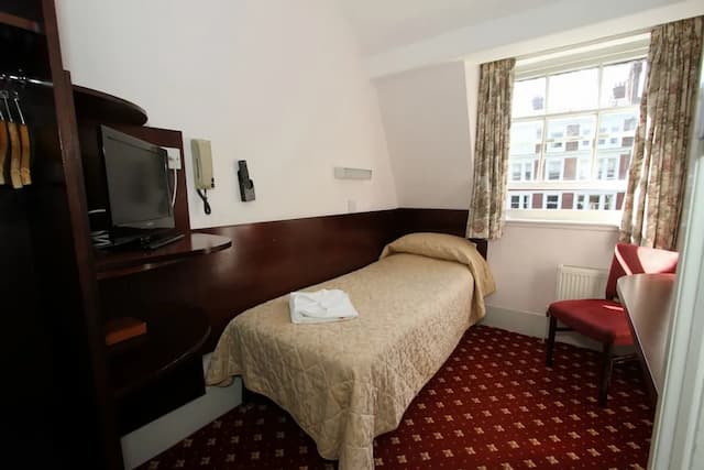 The Ridgemount Hotel-Single Room, Shared Bathroom-3