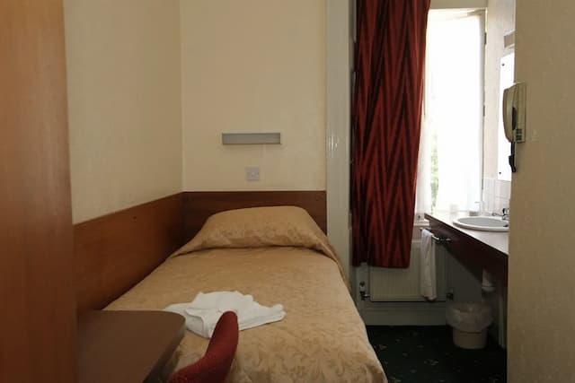 The Ridgemount Hotel-Single Room, Shared Bathroom-1