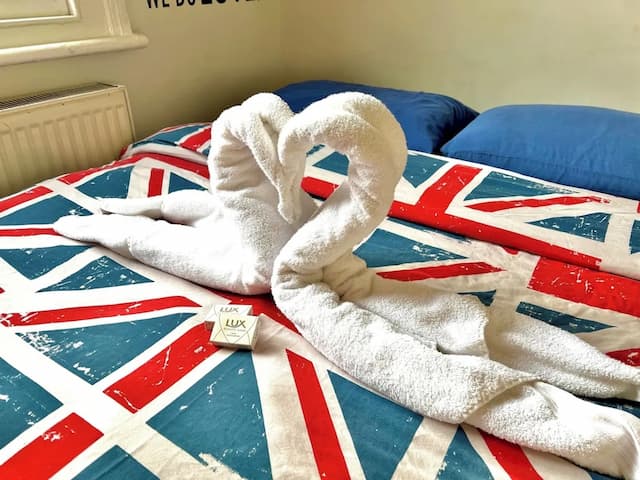 Saint James Backpackers-Standard Double Room, Ensuite-3