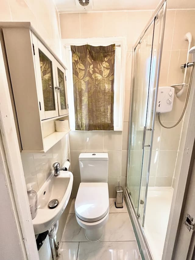 Saint James Backpackers-Standard Double Room, Ensuite-2