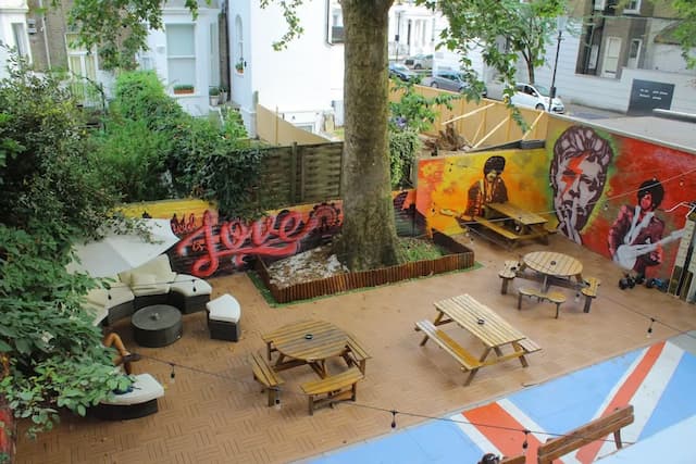 Saint James Backpackers-Standard Twin Room, Ensuite-2