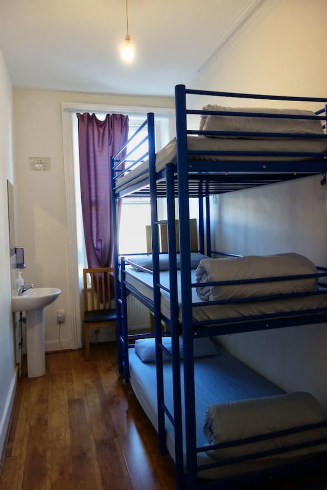 Saint James Backpackers-Triple Room, Shared Bathroom-2