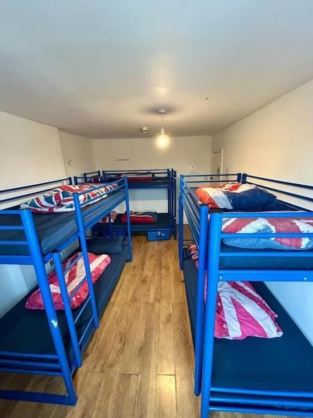 Saint James Backpackers-Shared Dormitory (Bed in 6 mixed dorm)-7