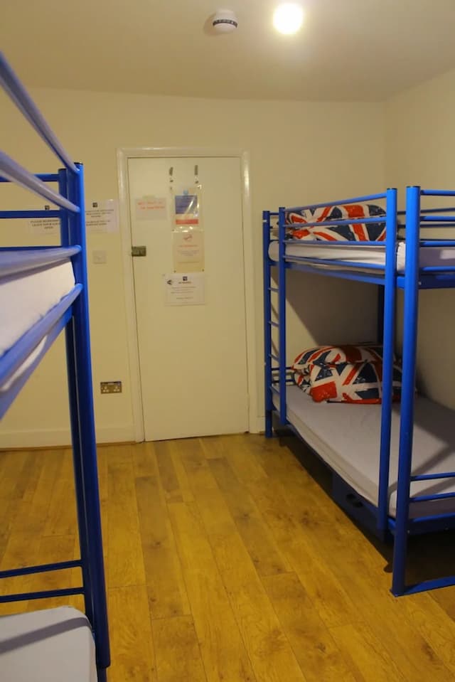 Saint James Backpackers-Single Room (Bed in 4 mixed dorm)-4