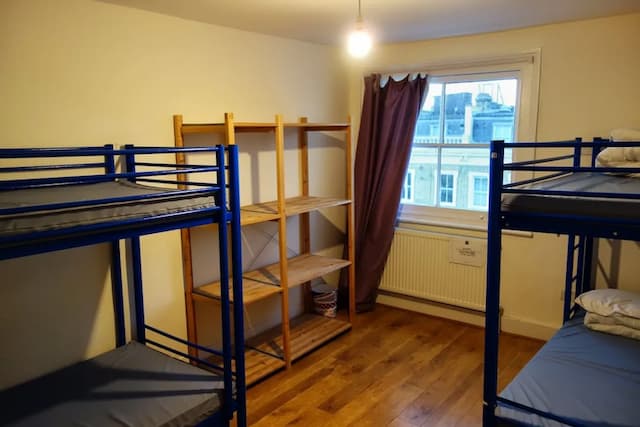 Saint James Backpackers-Single Room (Bed in 4 mixed dorm)-1
