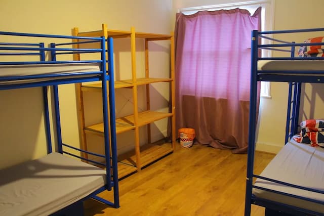 Saint James Backpackers-Single Room (Bed in 4 mixed dorm)-6