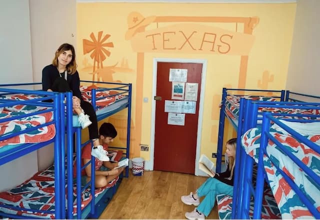 Saint James Backpackers-Shared Dormitory (Bed in 8 Female dorm)-5