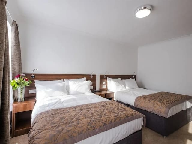 シグネチャー ホテル ロンドン-4 人部屋 エンスイート-2