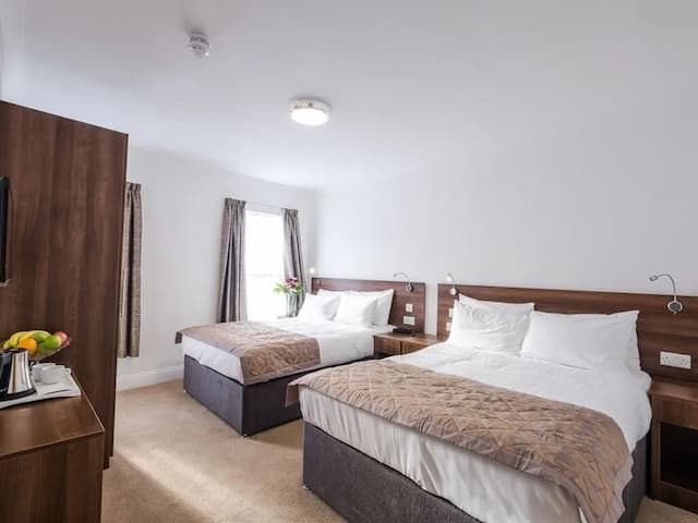 シグネチャー ホテル ロンドン-4 人部屋 エンスイート-1