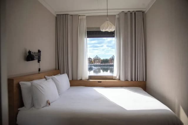 Good Hotel London-Good Room with Water view (King)-8