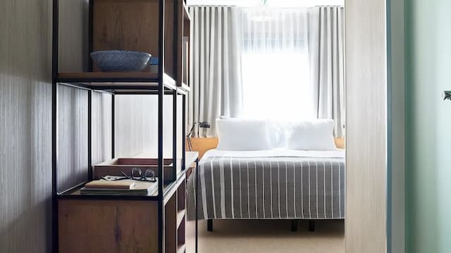 Good Hotel London-Good Room with Water view (King)-12