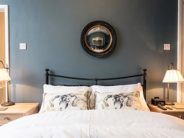 Summerfield Pub & Boutique Rooms-Premium Double Room, Ensuite-1