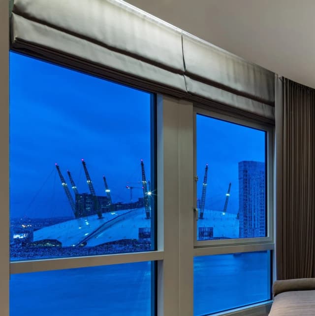 래디슨 블루 호텔, 런던 카나리 워프 이스트-프리미엄룸, 강 전망-3