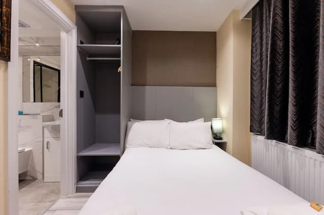 Belmont Hotel-Luxury Double Room, Ensuite (Small)-4