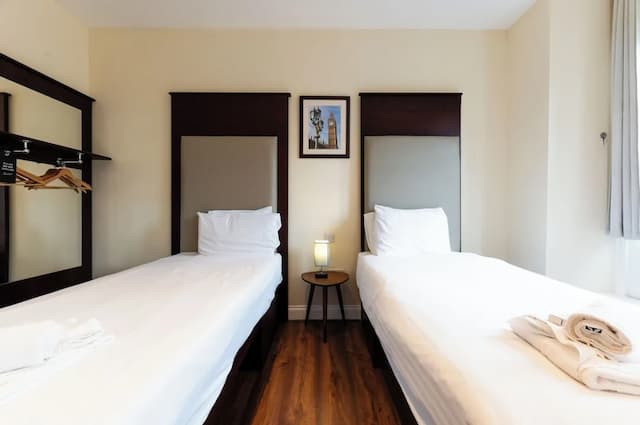 Belmont Hotel-Deluxe Quadruple Room, Balcony-5